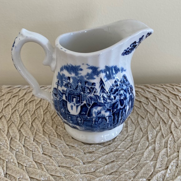 Mayotte Royal Mail fine Staffordshire Ware Creamer - Picture 1 of 9